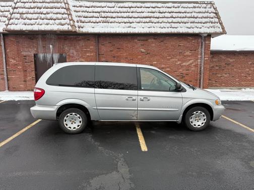 2001 Chrysler Town & Country LX