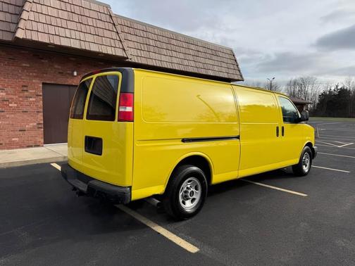 2006 GMC Savana 3500 Base