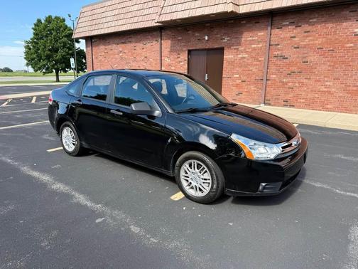 Ebony 2010 Ford Focus SE