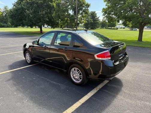 Ebony 2010 Ford Focus SE