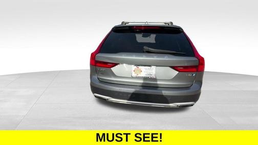 2017 Volvo V90 Cross Country T6