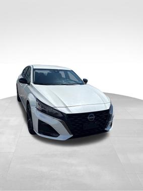 Pearl White Tricoat 2025 Nissan Altima SR AWD