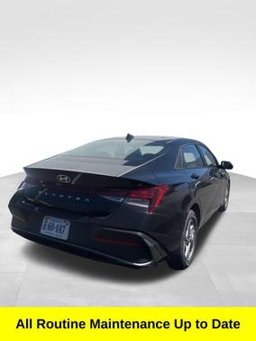 Abyss Black 2026 Hyundai ELANTRA SE