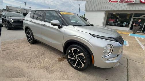 2023 Mitsubishi Outlander SE Black Edition 2WD