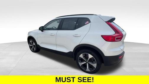 2023 Volvo XC40 B5 Ultimate Dark Theme