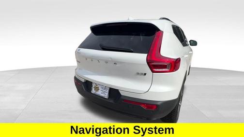 2023 Volvo XC40 B5 Ultimate Dark Theme