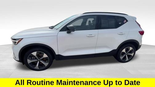 2023 Volvo XC40 B5 Ultimate Dark Theme