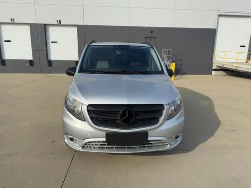 Brilliant Silver Metallic 2016 Mercedes-Benz Metris Base