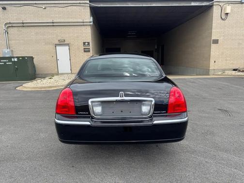 Black Clearcoat 2009 Lincoln Town Car Signature