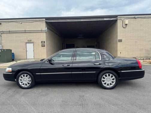 Black Clearcoat 2009 Lincoln Town Car Signature
