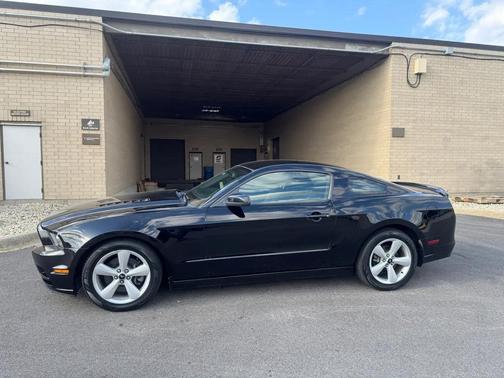 Black 2013 Ford Mustang GT
