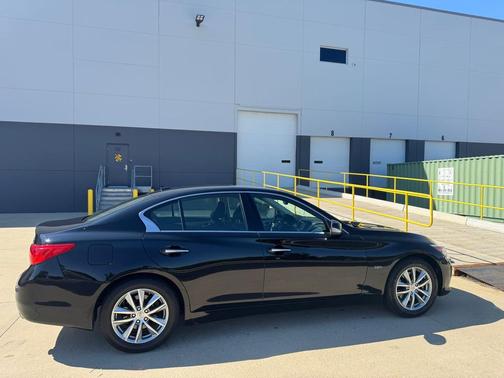 2016 INFINITI Q50 Base