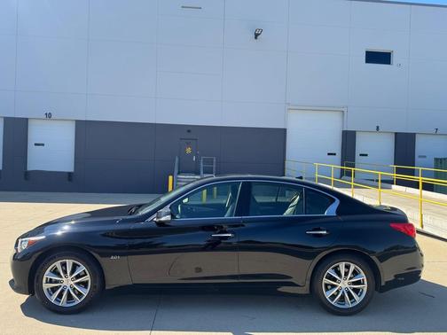 2016 INFINITI Q50 Base