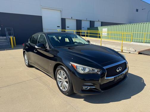 2016 INFINITI Q50 Base