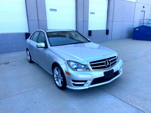 Photo 3 of 34 of 2014 Mercedes-Benz C-Class C 300 4MATIC Sport