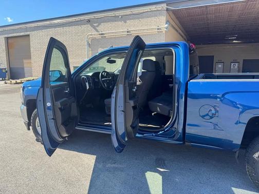 Deep Ocean Blue Metallic 2017 Chevrolet Silverado 1500 1LT