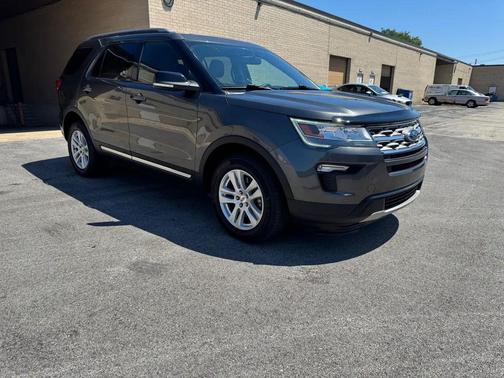 Magnetic Metallic 2018 Ford Explorer XLT
