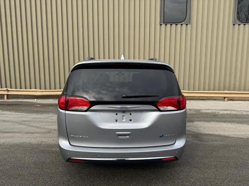 2018 Chrysler Pacifica Hybrid Limited