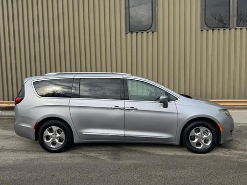 2018 Chrysler Pacifica Hybrid Limited