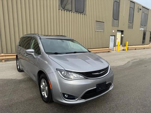 2018 Chrysler Pacifica Hybrid Limited