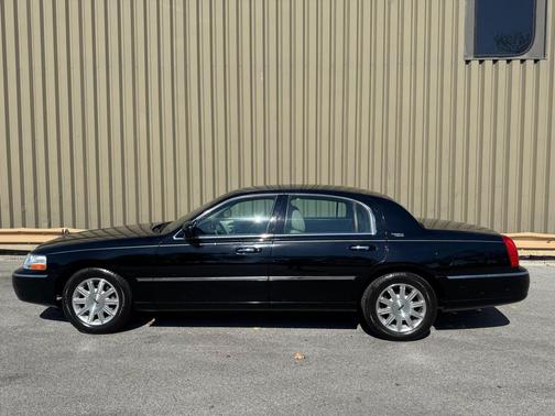 2011 Lincoln Town Car Signature