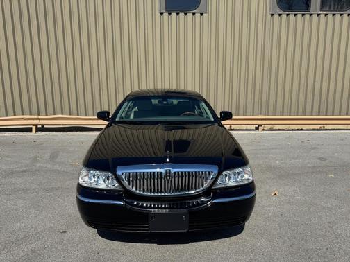 2011 Lincoln Town Car Signature