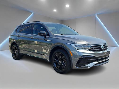 Platinum Gray Metallic 2024 Volkswagen Tiguan 2.0T SE R-Line Black