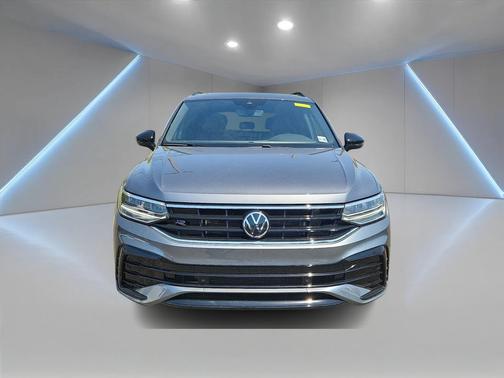 Platinum Gray Metallic 2024 Volkswagen Tiguan 2.0T SE R-Line Black