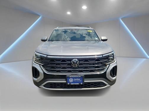 Silver Bird Metallic 2024 Volkswagen Atlas Cross Sport 2.0T SE w/ Technology