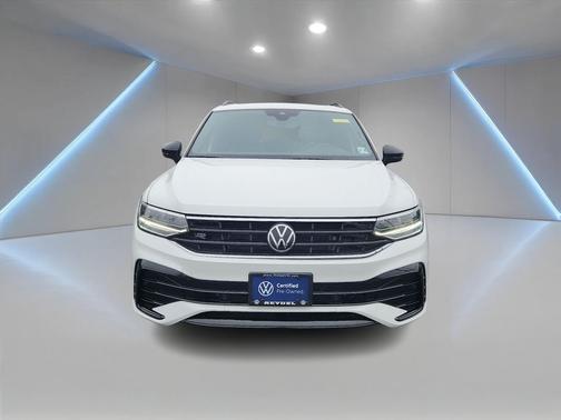 Opal White Pearl Effect 2023 Volkswagen Tiguan 2.0T SE R-Line Black