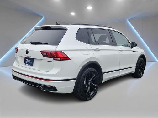 Opal White Pearl Effect 2023 Volkswagen Tiguan 2.0T SE R-Line Black