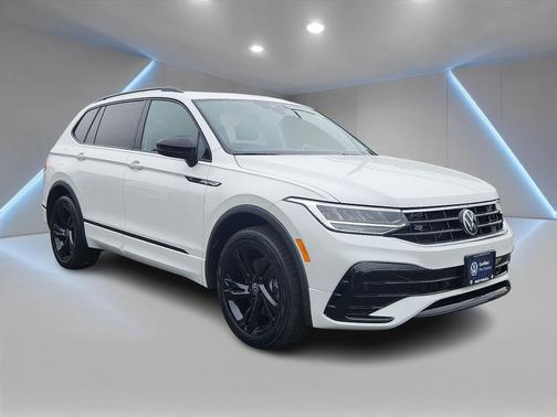 Opal White Pearl Effect 2023 Volkswagen Tiguan 2.0T SE R-Line Black