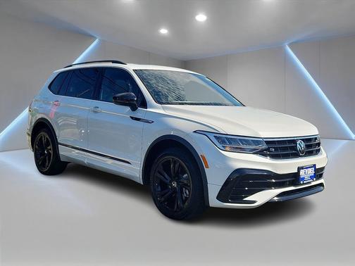Opal White Pearl Effect 2023 Volkswagen Tiguan 2.0T SE R-Line Black