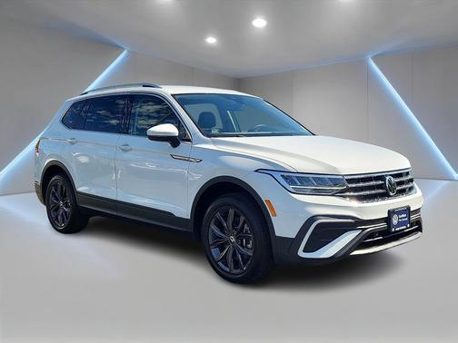 Pure White 2024 Volkswagen Tiguan 2.0T SE