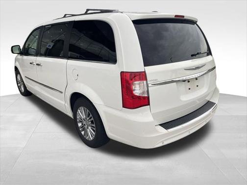 2013 Chrysler Town & Country Touring-L