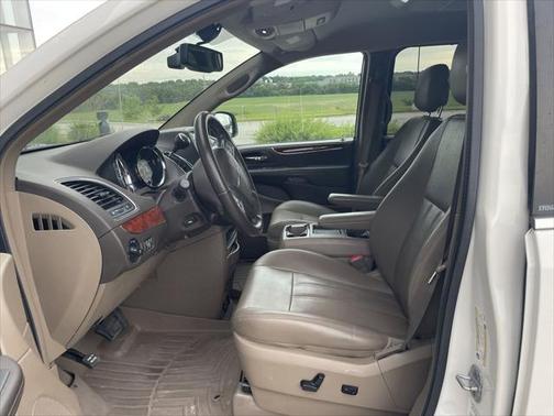 2013 Chrysler Town & Country Touring-L