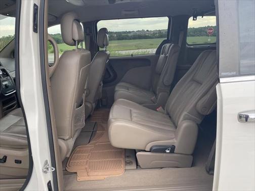 2013 Chrysler Town & Country Touring-L
