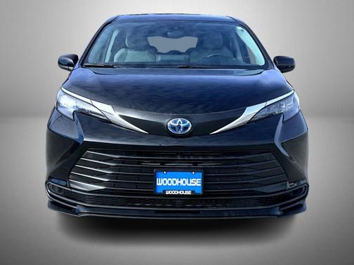 2024 Toyota Sienna LE