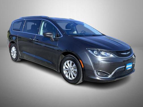 Granite Crystal Metallic Clearcoat 2018 Chrysler Pacifica Touring-L Plus