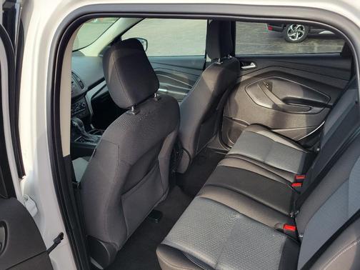 Oxford White 2018 Ford Escape SE