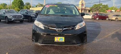 2020 Toyota Sienna LE