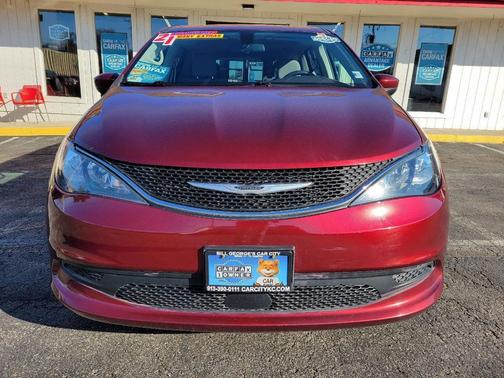 2021 Chrysler Voyager LX