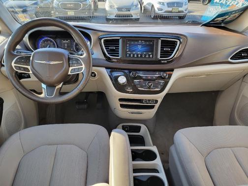 2021 Chrysler Voyager LX