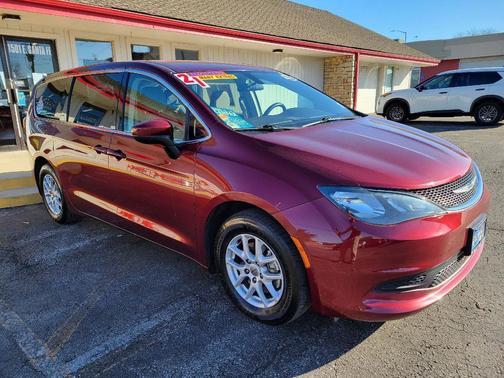 2021 Chrysler Voyager LX