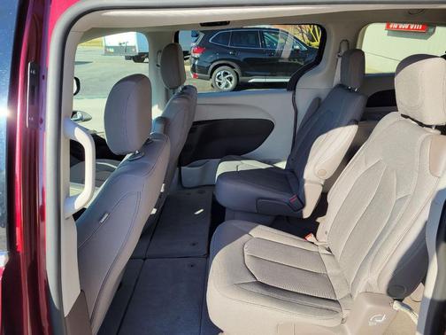 2021 Chrysler Voyager LX