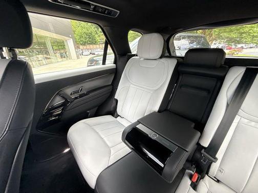 2025 Land Rover Range Rover Sport SE