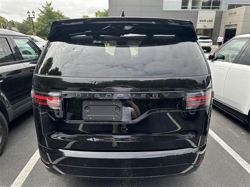 2024 Land Rover Discovery P300 Dynamic SE