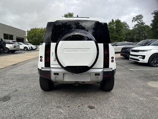 2025 Land Rover Defender 110 P300