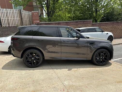 2025 Land Rover Range Rover Sport SE