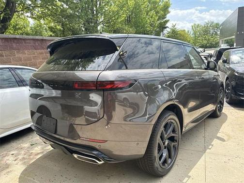 2025 Land Rover Range Rover Sport SE